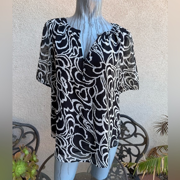 LOFT Tops - LOFT Black and Taupe Patterned Women's Top